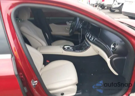 2019 Mercedes-Benz E 300 z USA, uszkodzony, nr VIN WDDZF4JB0KA583668